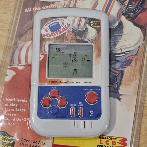 Vintage 1994 Touchdown Football Electronic Handheld Video Game New In Package - Picture 3 of 7